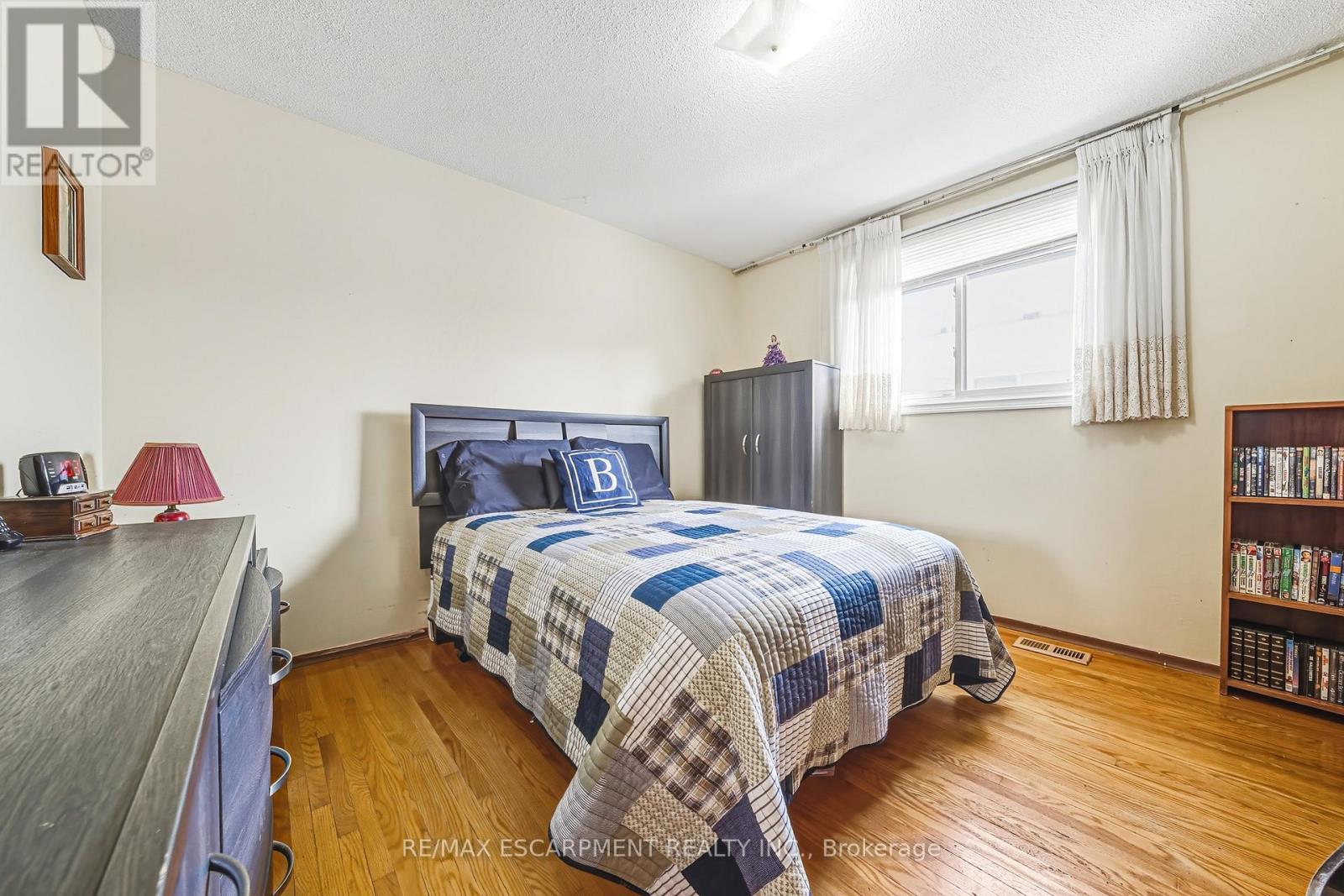 26 Quaker Crescent, Hamilton, ON - Indoor Photo Showing Bedroom