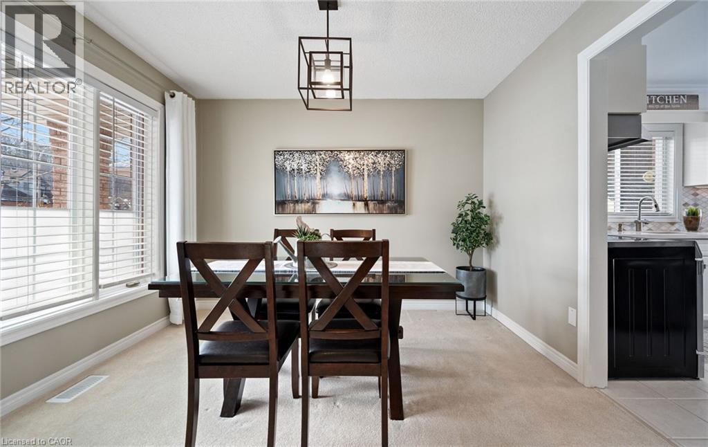 39 Colonial Crescent, Grimsby, ON - Indoor Photo Showing Dining Room