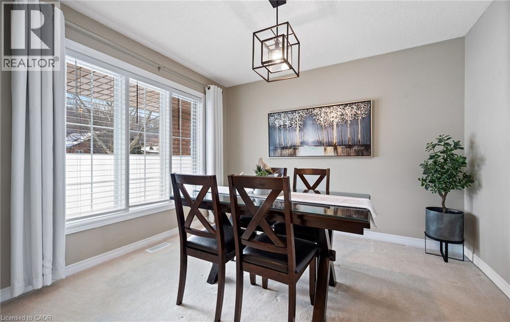 39 Colonial Crescent, Grimsby, ON - Indoor Photo Showing Dining Room