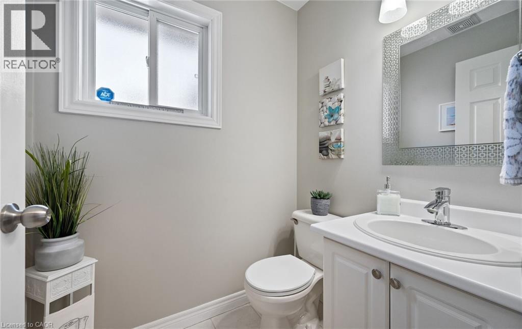 39 Colonial Crescent, Grimsby, ON - Indoor Photo Showing Bathroom
