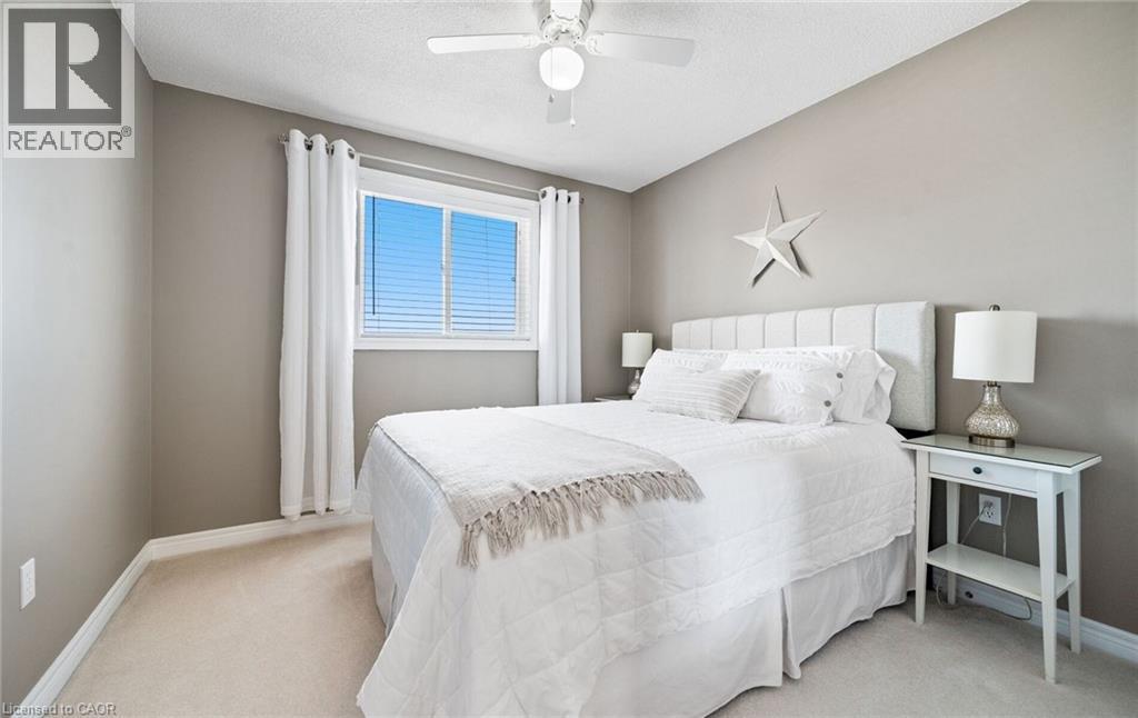 39 Colonial Crescent, Grimsby, ON - Indoor Photo Showing Bedroom