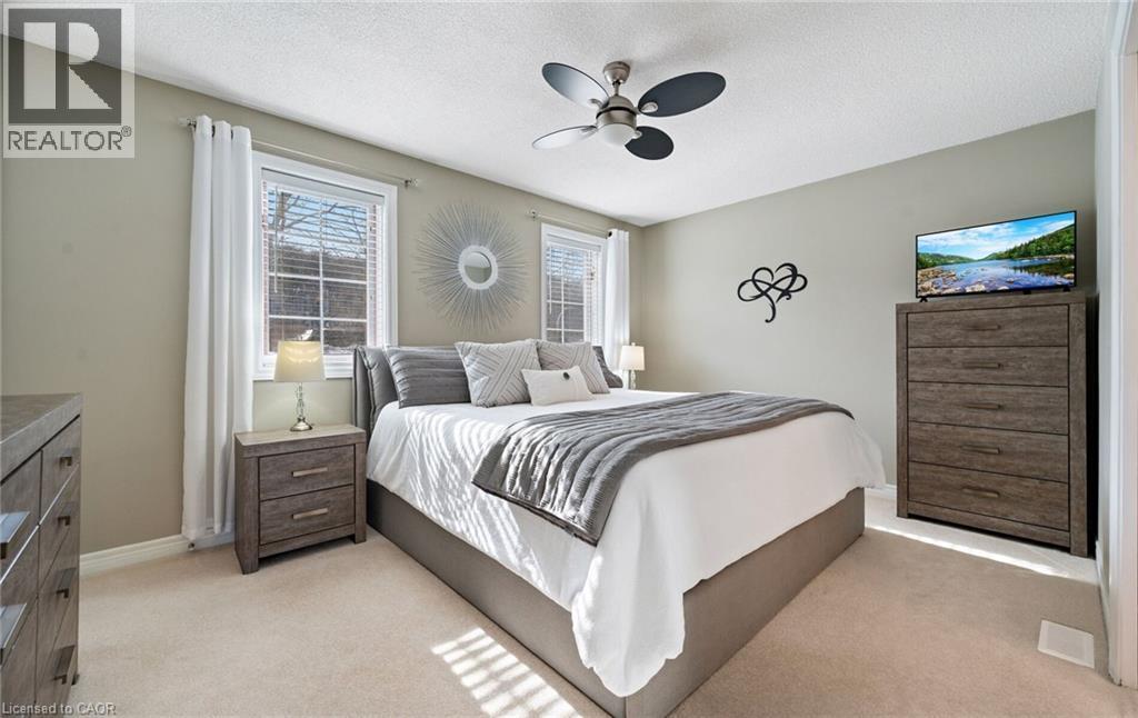 39 Colonial Crescent, Grimsby, ON - Indoor Photo Showing Bedroom