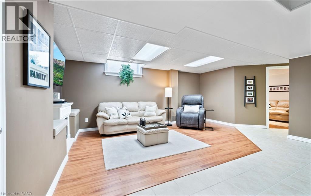 39 Colonial Crescent, Grimsby, ON - Indoor Photo Showing Other Room