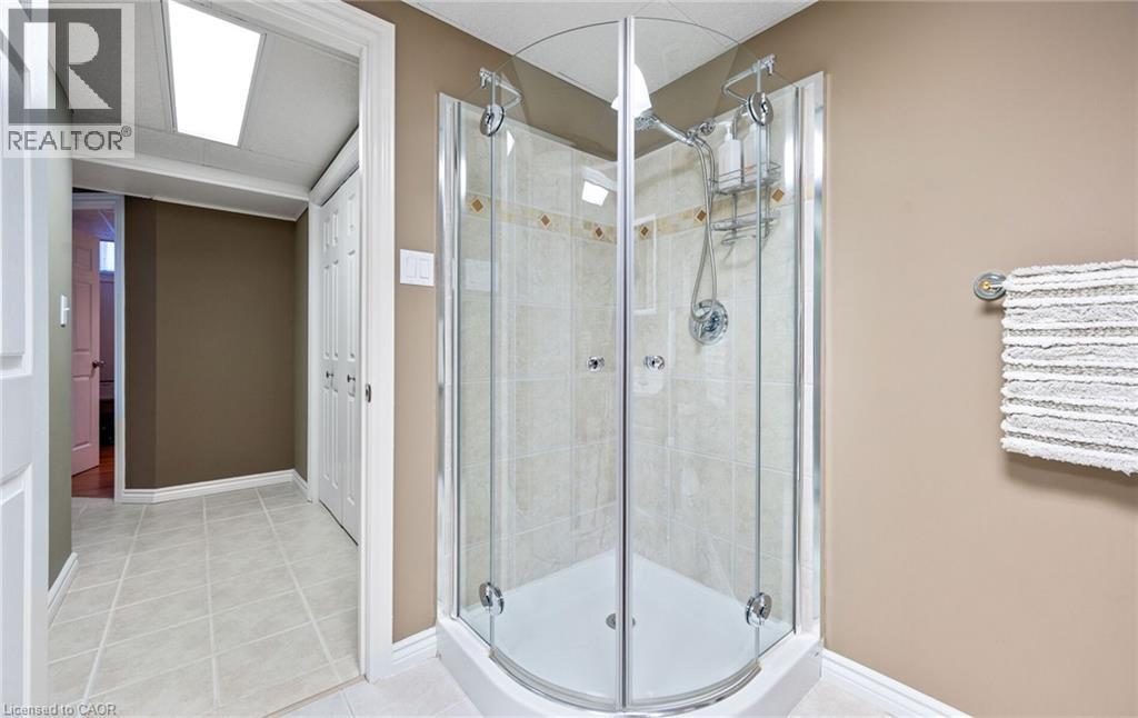 39 Colonial Crescent, Grimsby, ON - Indoor Photo Showing Bathroom
