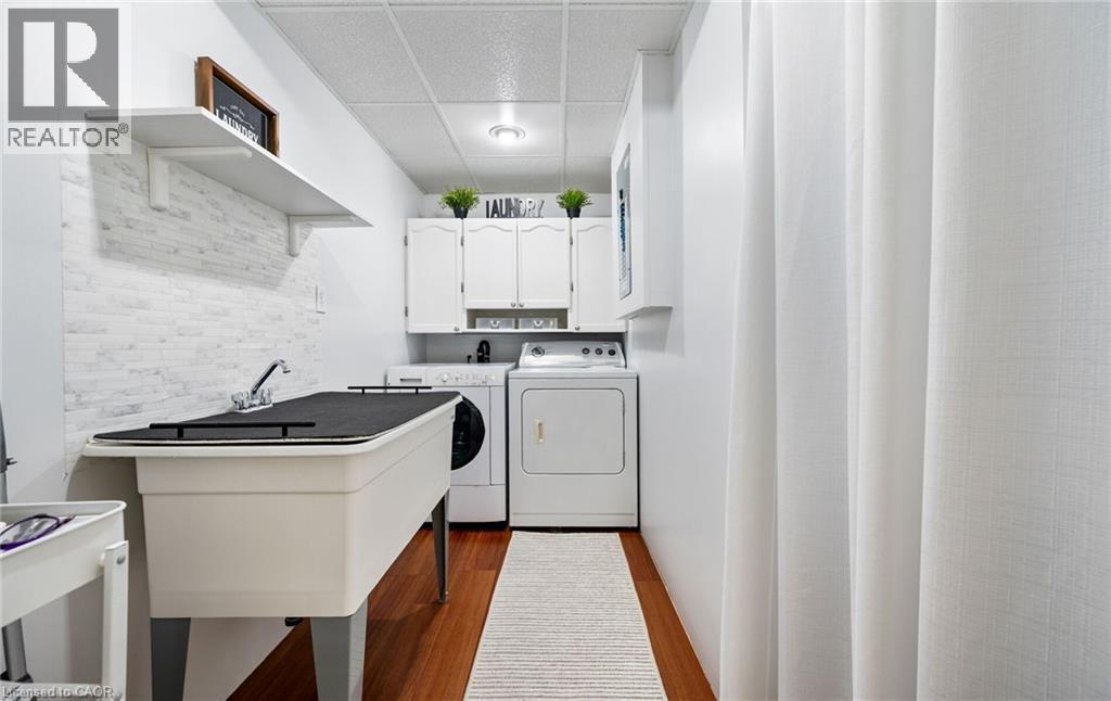 39 Colonial Crescent, Grimsby, ON - Indoor Photo Showing Laundry Room