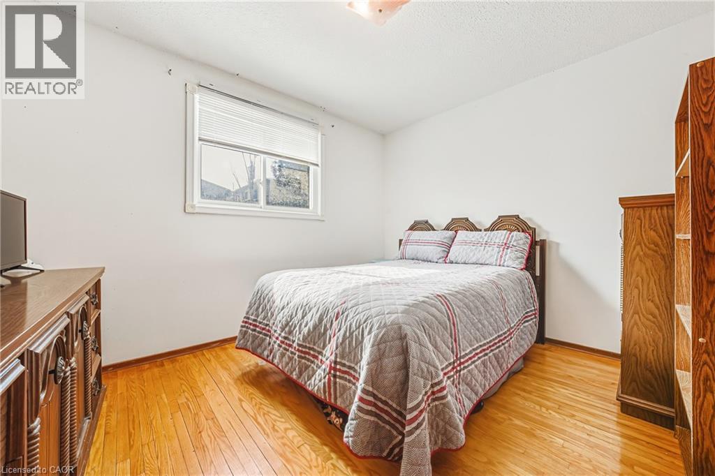 26 Quaker Crescent, Hamilton, ON - Indoor Photo Showing Bedroom