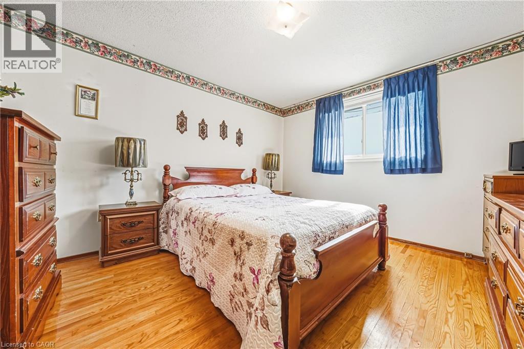 26 Quaker Crescent, Hamilton, ON - Indoor Photo Showing Bedroom