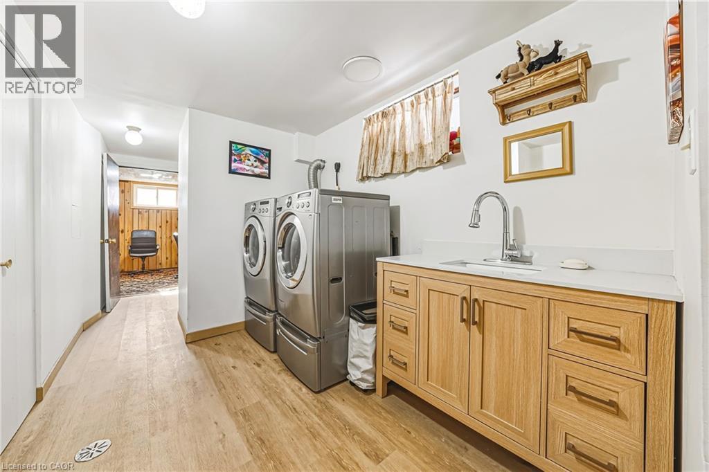 26 Quaker Crescent, Hamilton, ON - Indoor Photo Showing Laundry Room