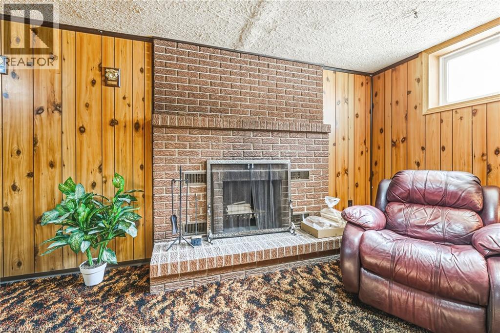26 Quaker Crescent, Hamilton, ON - Indoor Photo Showing Living Room With Fireplace
