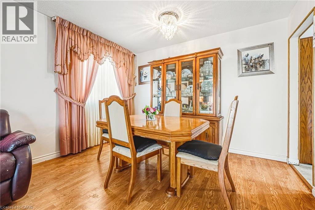 26 Quaker Crescent, Hamilton, ON - Indoor Photo Showing Dining Room