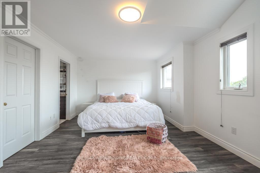 14 Sable Drive, Hamilton, ON - Indoor Photo Showing Bedroom