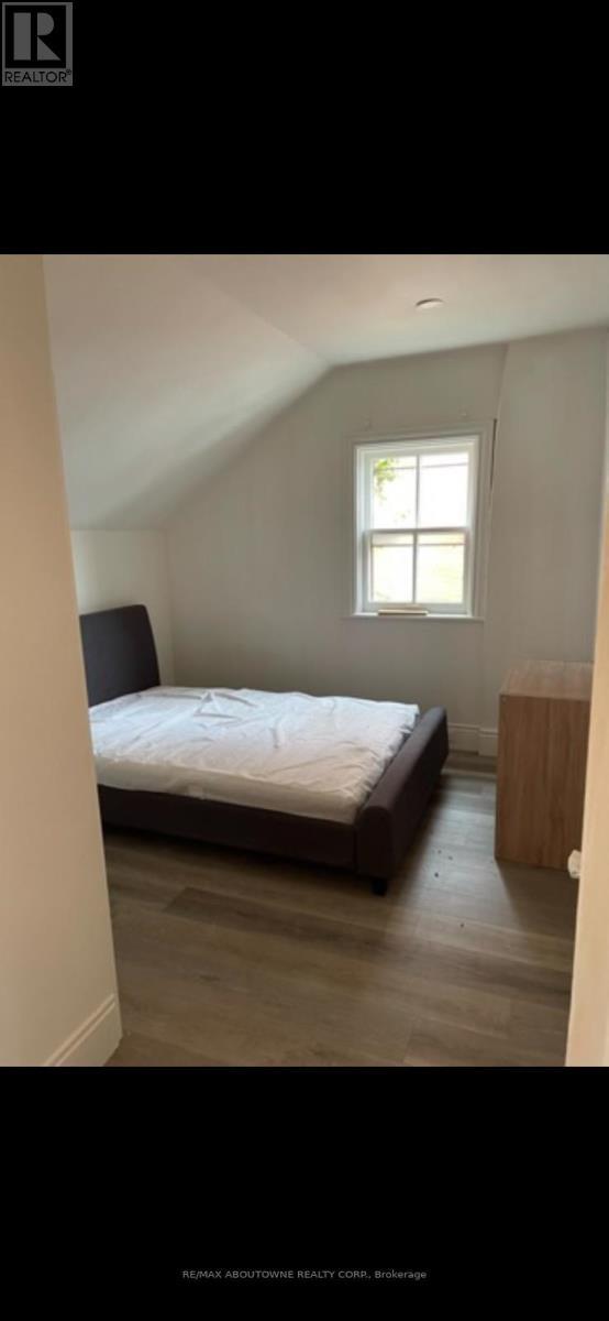70 Wellington Street S, Hamilton, ON - Indoor Photo Showing Bedroom