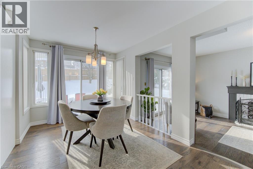 456 Oakfield Court, Waterloo, ON - Indoor Photo Showing Dining Room