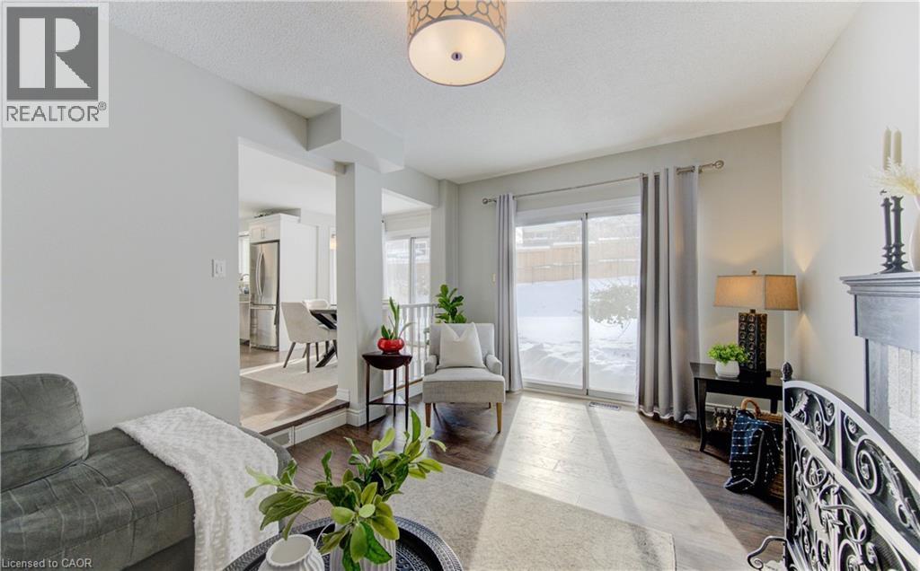 456 Oakfield Court, Waterloo, ON - Indoor With Fireplace