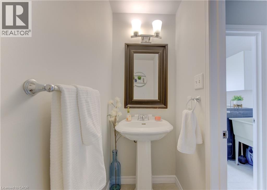 456 Oakfield Court, Waterloo, ON - Indoor Photo Showing Bathroom