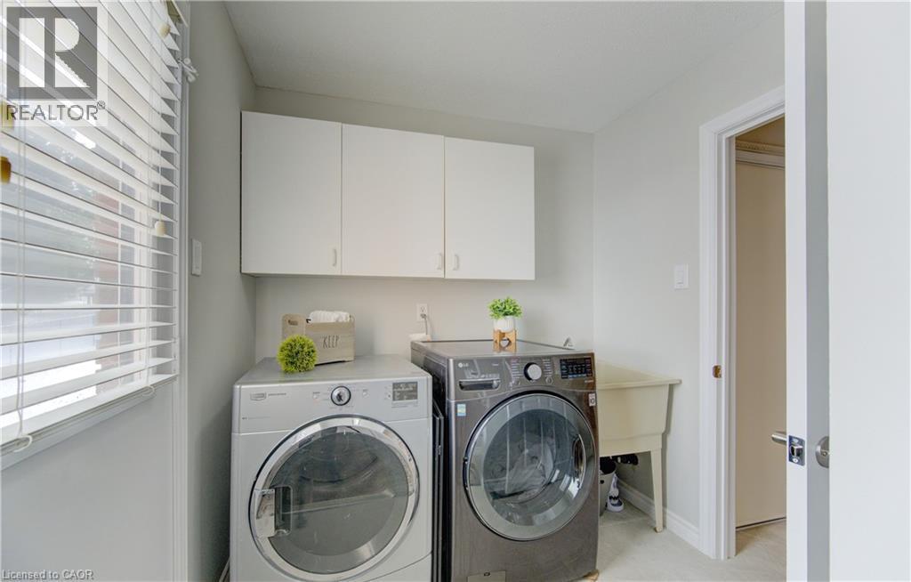 456 Oakfield Court, Waterloo, ON - Indoor Photo Showing Laundry Room
