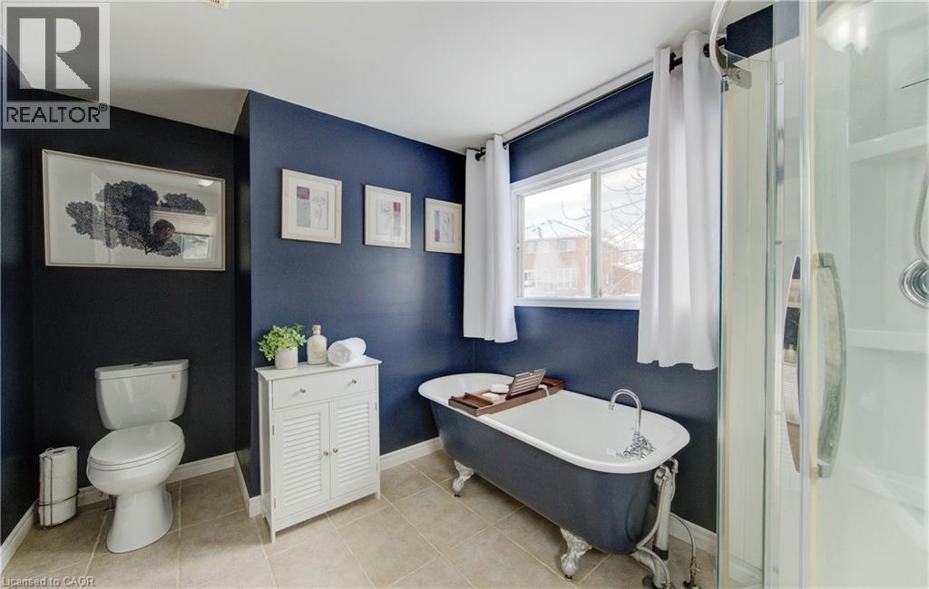 456 Oakfield Court, Waterloo, ON - Indoor Photo Showing Bathroom