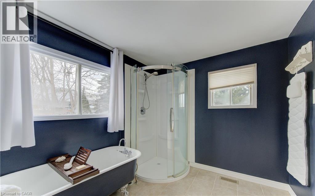 456 Oakfield Court, Waterloo, ON - Indoor Photo Showing Bathroom