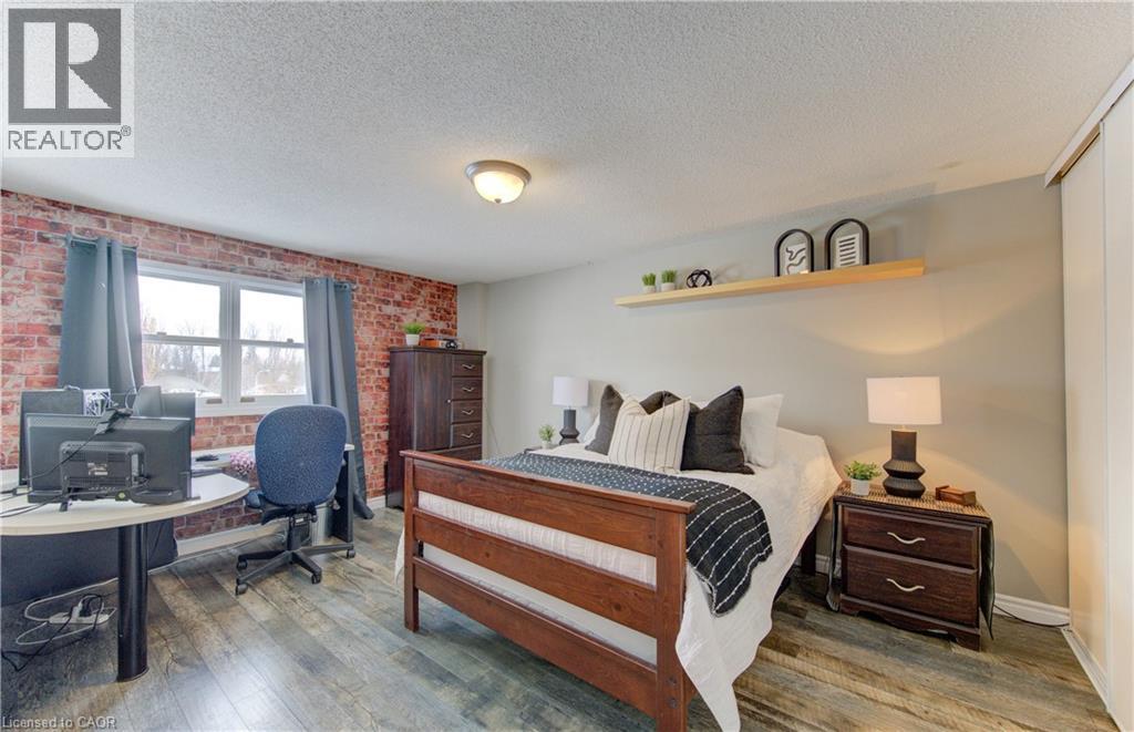 456 Oakfield Court, Waterloo, ON - Indoor Photo Showing Bedroom