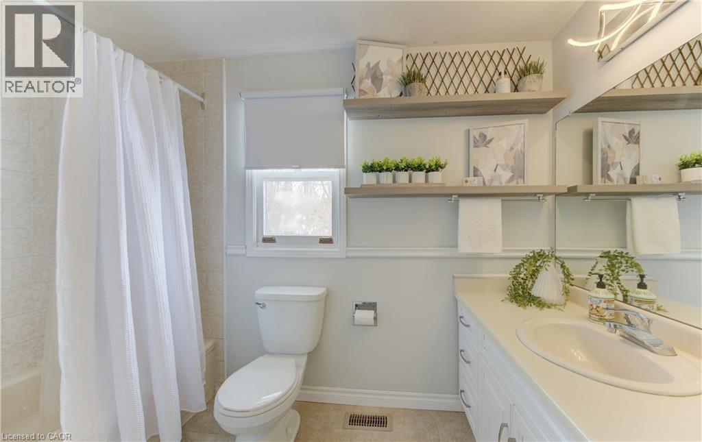 456 Oakfield Court, Waterloo, ON - Indoor Photo Showing Bathroom