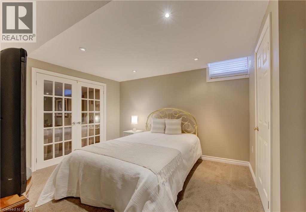 456 Oakfield Court, Waterloo, ON - Indoor Photo Showing Bedroom