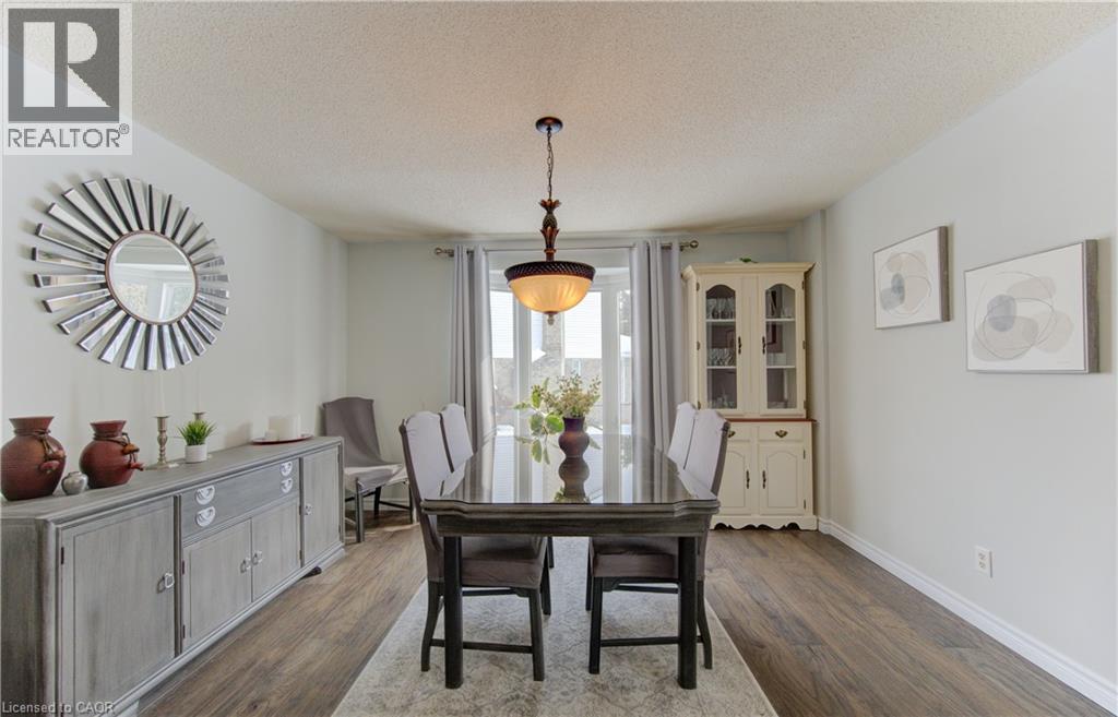 456 Oakfield Court, Waterloo, ON - Indoor Photo Showing Dining Room