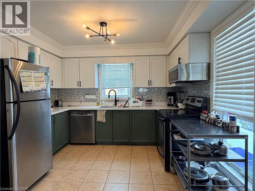 684 Jacob Lane, Waterloo, ON - Indoor Photo Showing Kitchen With Stainless Steel Kitchen