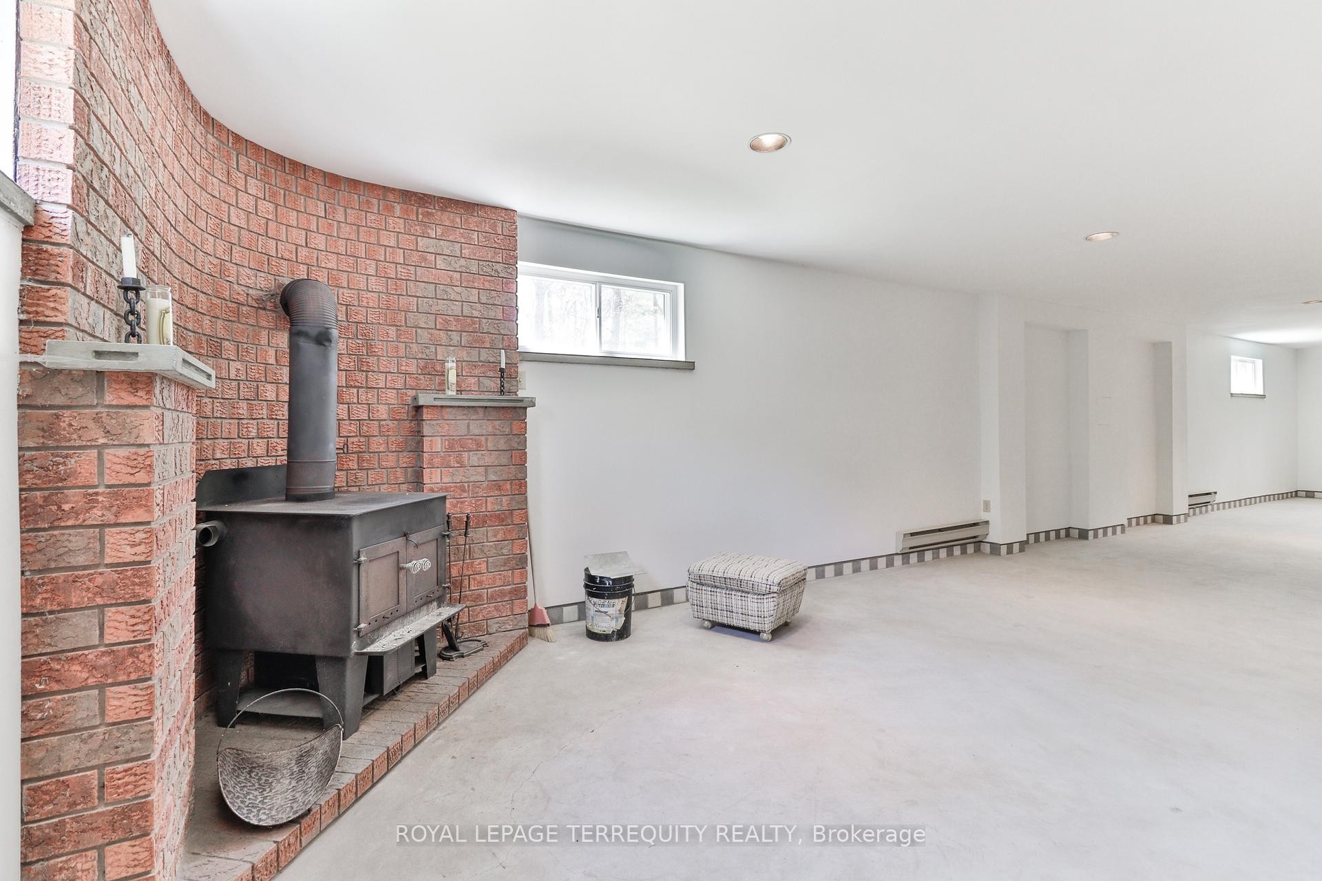 46 Stocco Circle, Tiny, ON - Indoor Photo Showing Other Room