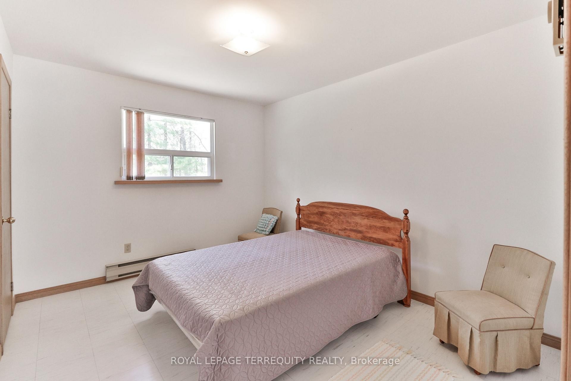 46 Stocco Circle, Tiny, ON - Indoor Photo Showing Bedroom