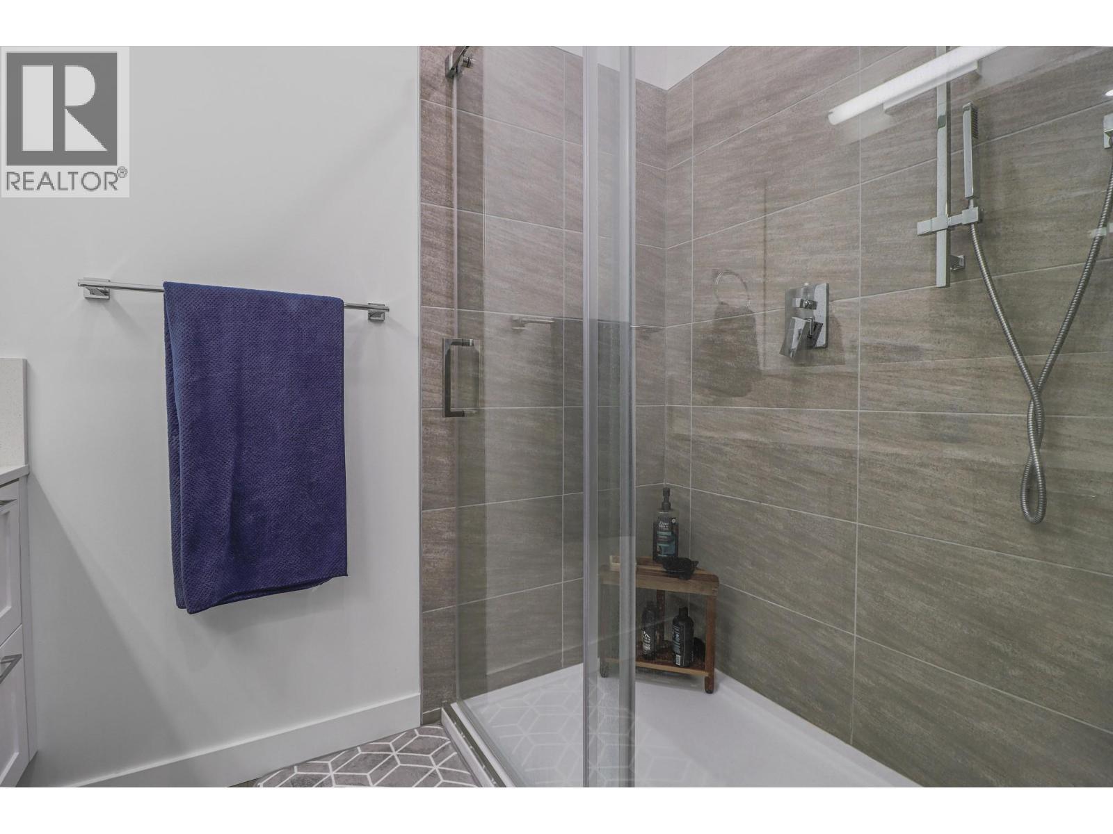 703 15A Crescent Unit# 15, Invermere, BC - Indoor Photo Showing Bathroom