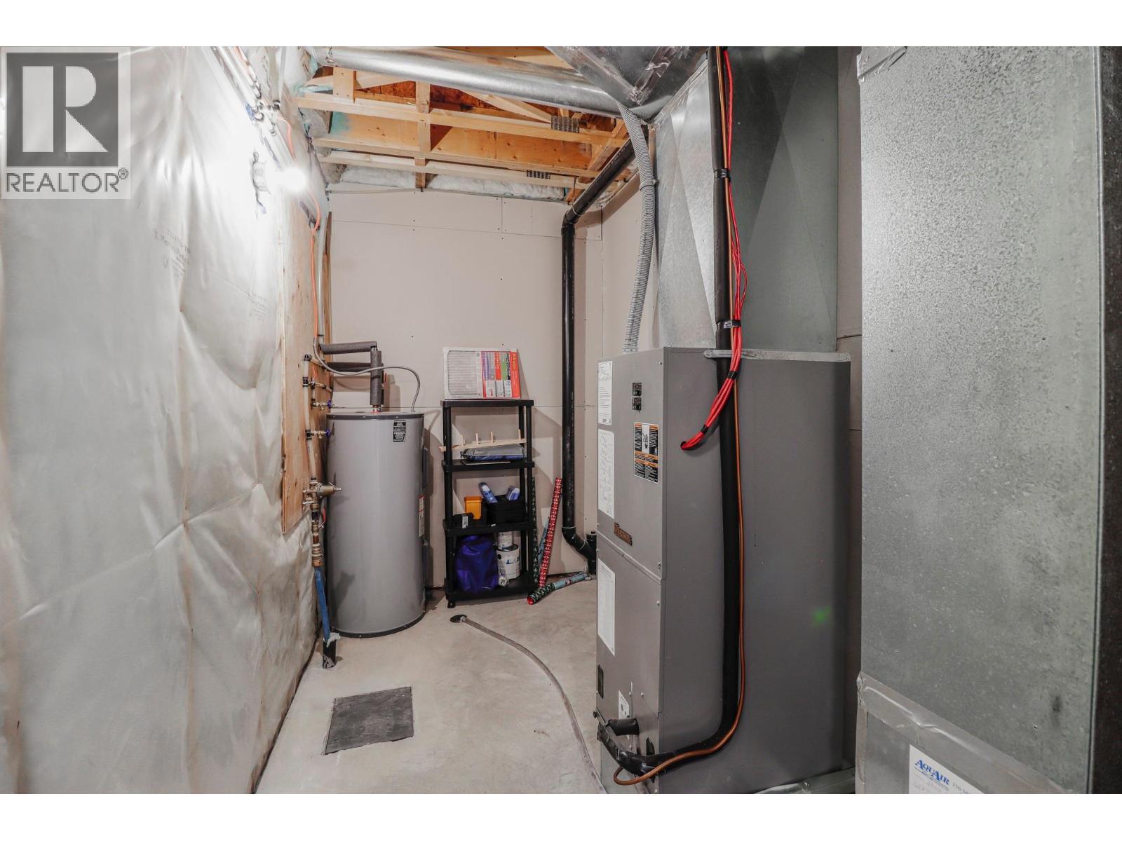 703 15A Crescent Unit# 15, Invermere, BC - Indoor Photo Showing Basement