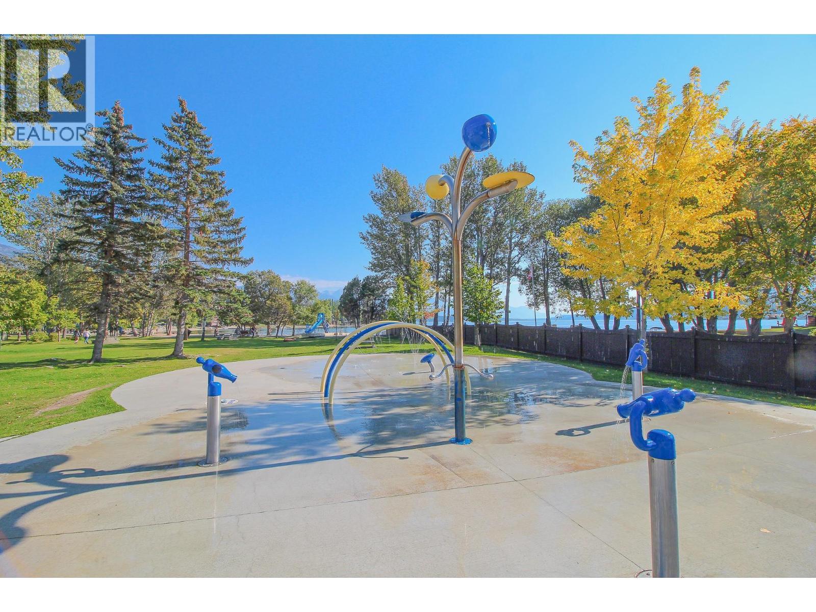 waterpark nearby - 703 15A Crescent Unit# 15, Invermere, BC - Outdoor With View