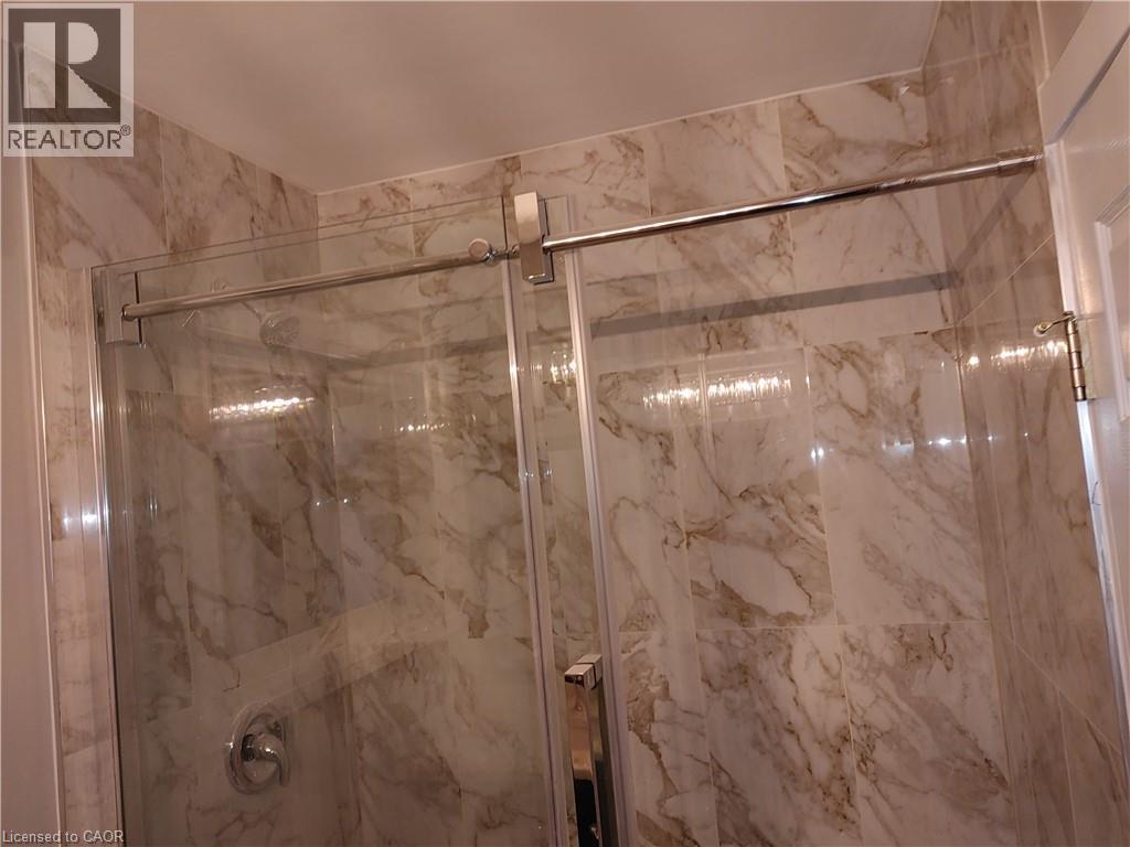 8 Noel Crescent Unit# A, Kitchener, ON - Indoor Photo Showing Bathroom