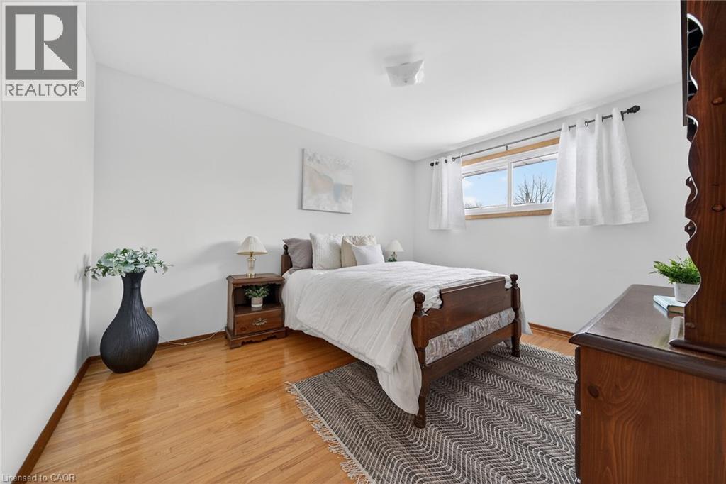 5 Mountbatten Drive, Hamilton, ON - Indoor Photo Showing Bedroom