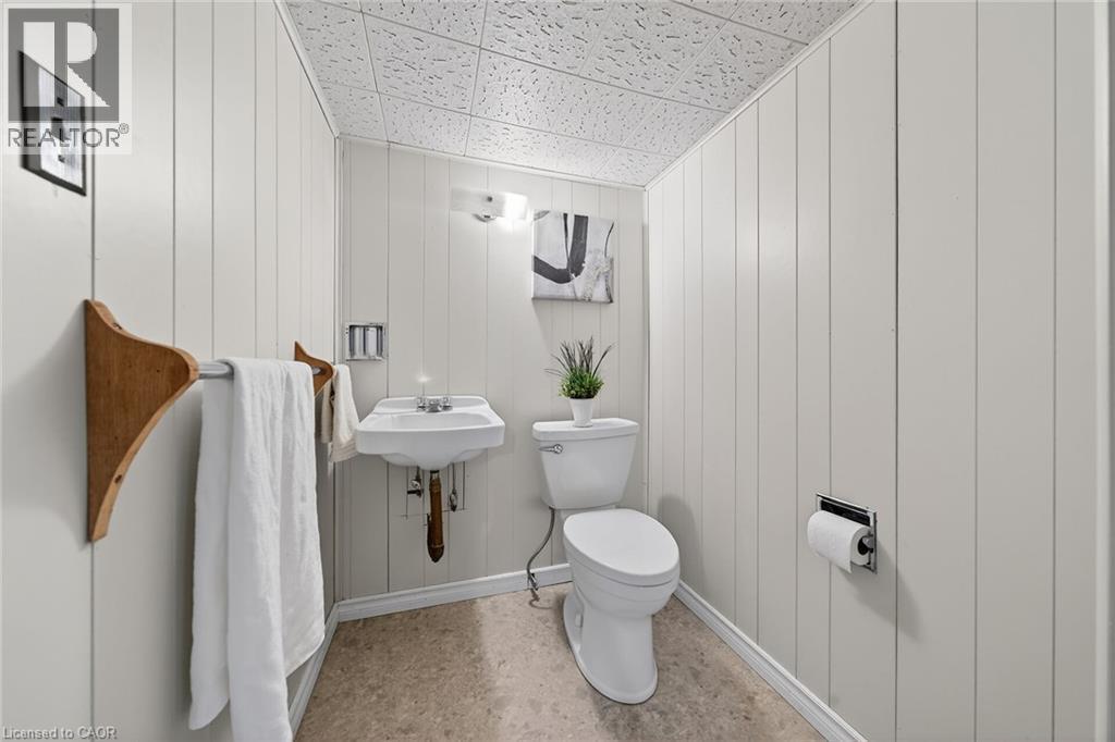 5 Mountbatten Drive, Hamilton, ON - Indoor Photo Showing Bathroom