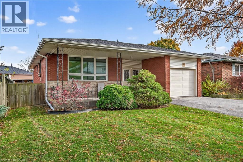 5 Mountbatten Drive, Hamilton, ON - Outdoor