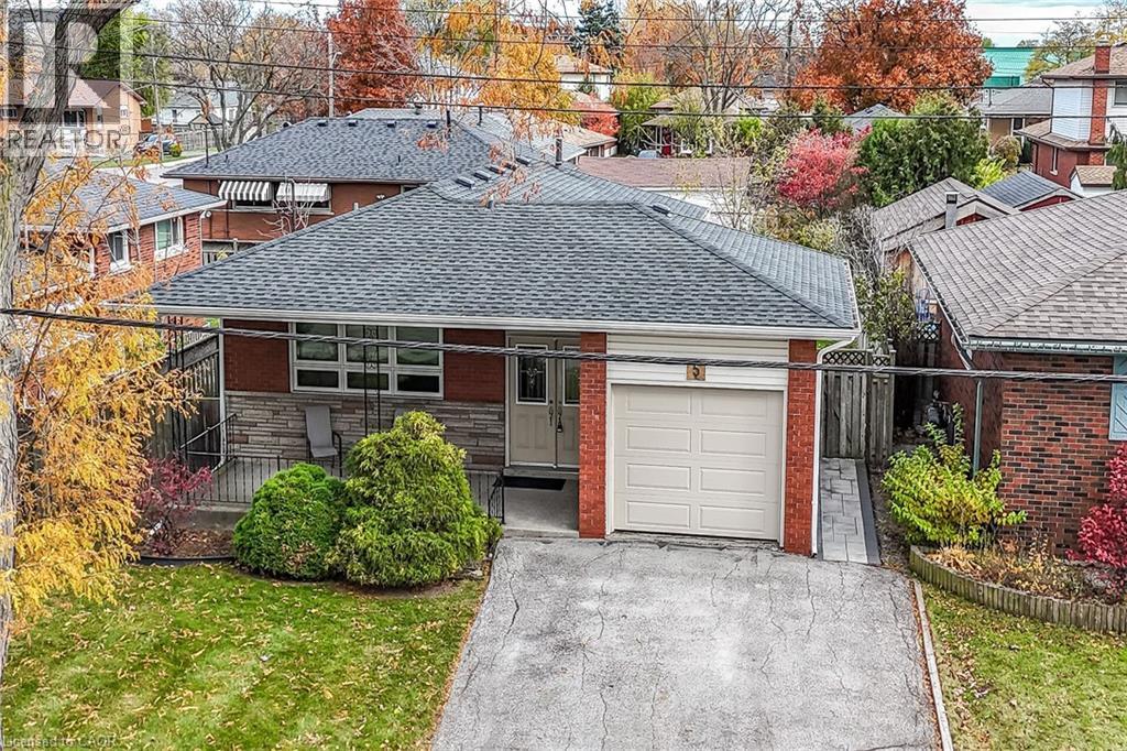 5 Mountbatten Drive, Hamilton, ON - Outdoor