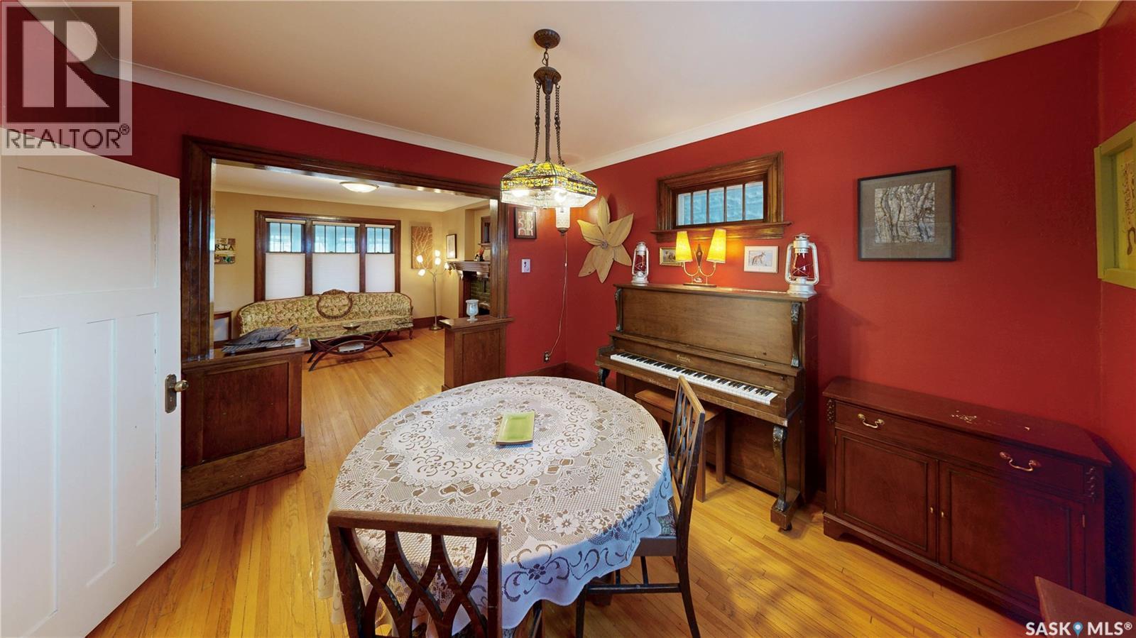1517 Victoria Avenue, Regina, SK - Indoor Photo Showing Dining Room