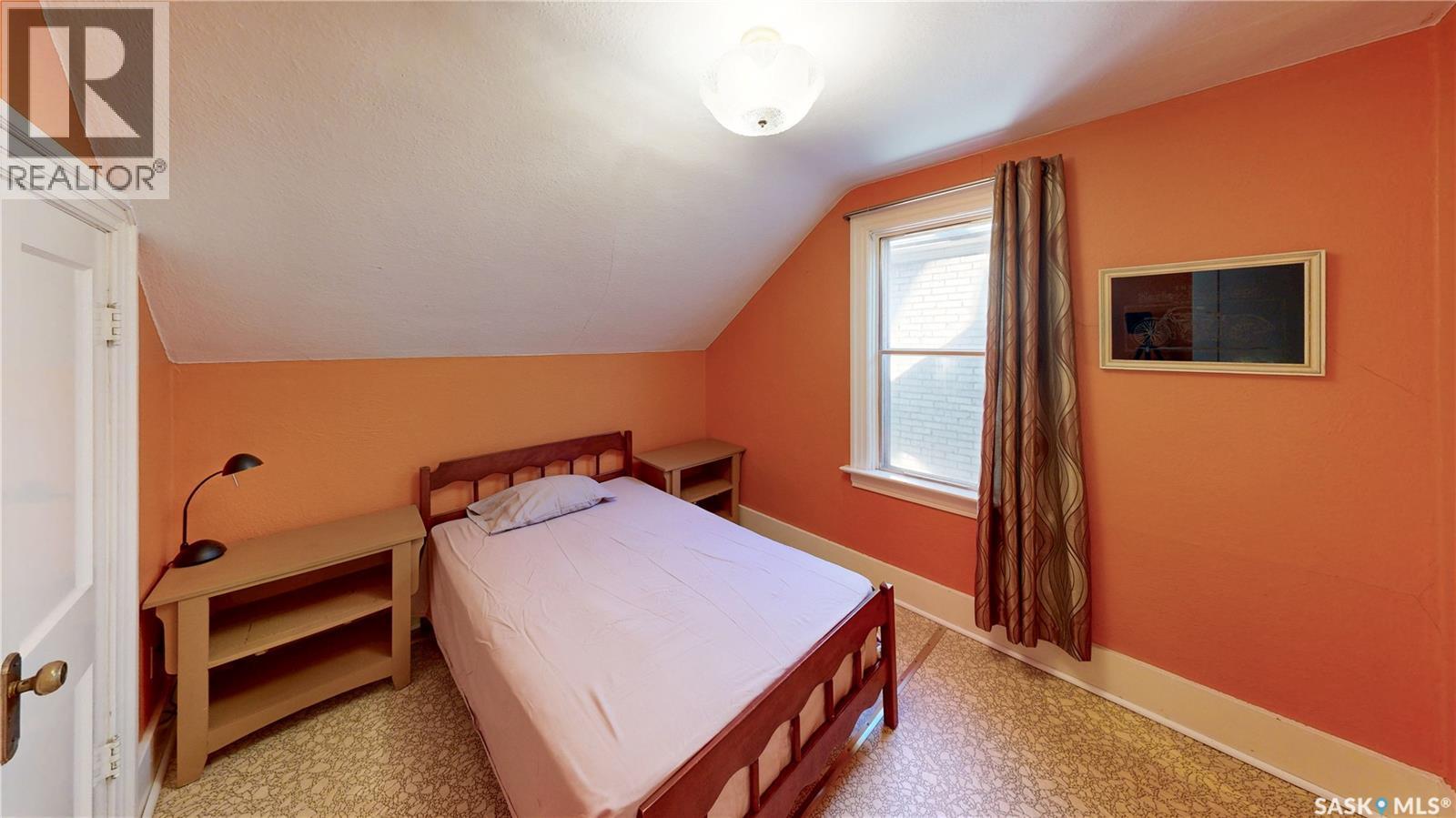 1517 Victoria Avenue, Regina, SK - Indoor Photo Showing Bedroom