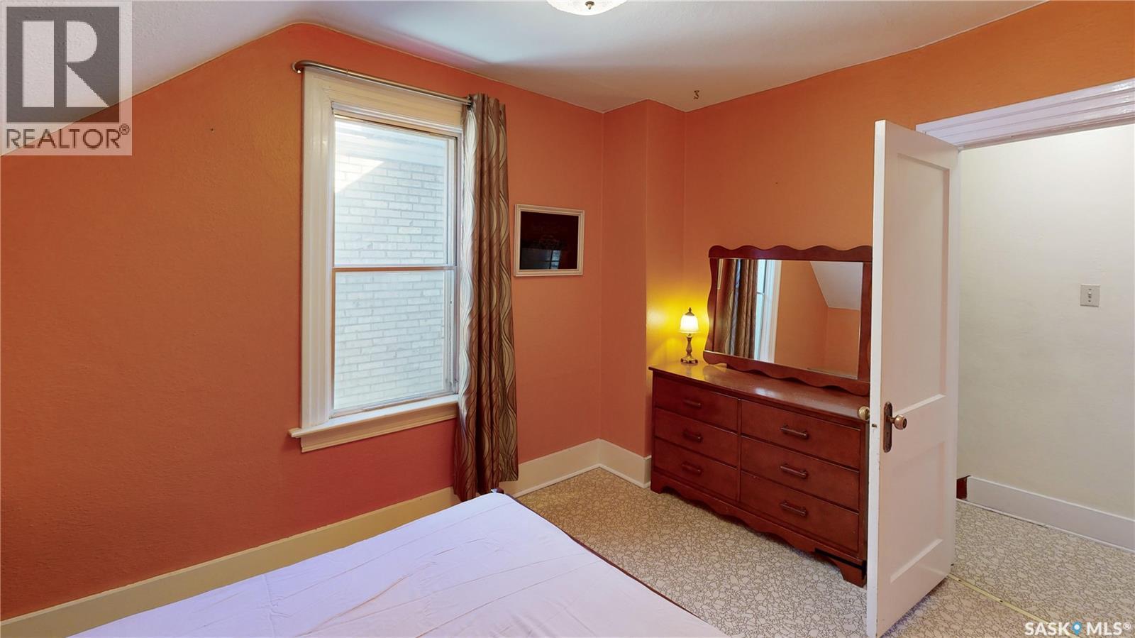 1517 Victoria Avenue, Regina, SK - Indoor Photo Showing Bedroom