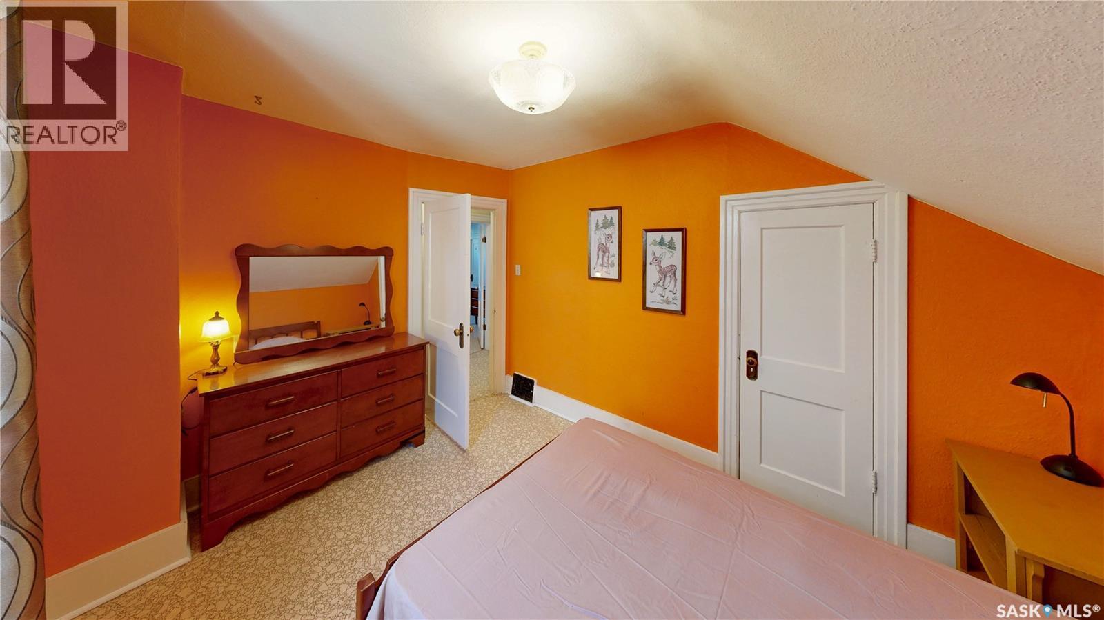 1517 Victoria Avenue, Regina, SK - Indoor Photo Showing Bedroom
