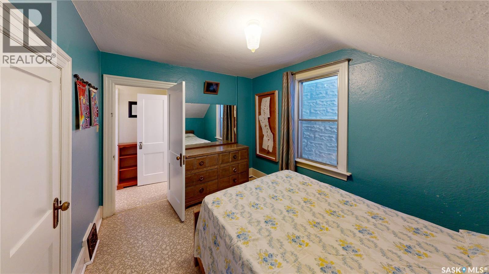 1517 Victoria Avenue, Regina, SK - Indoor Photo Showing Bedroom