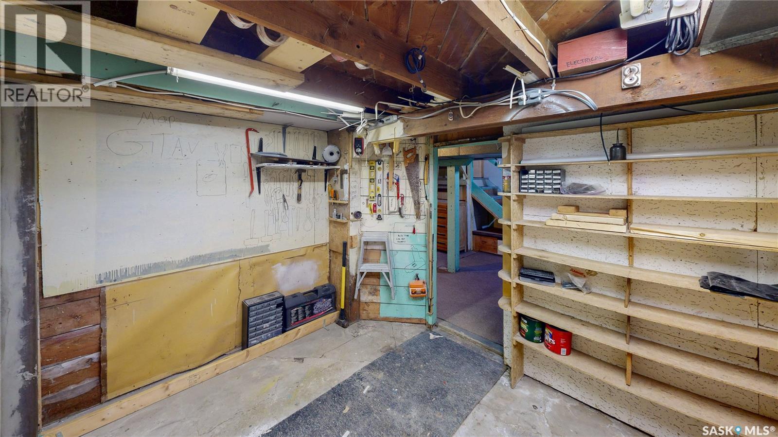 1517 Victoria Avenue, Regina, SK - Indoor Photo Showing Garage