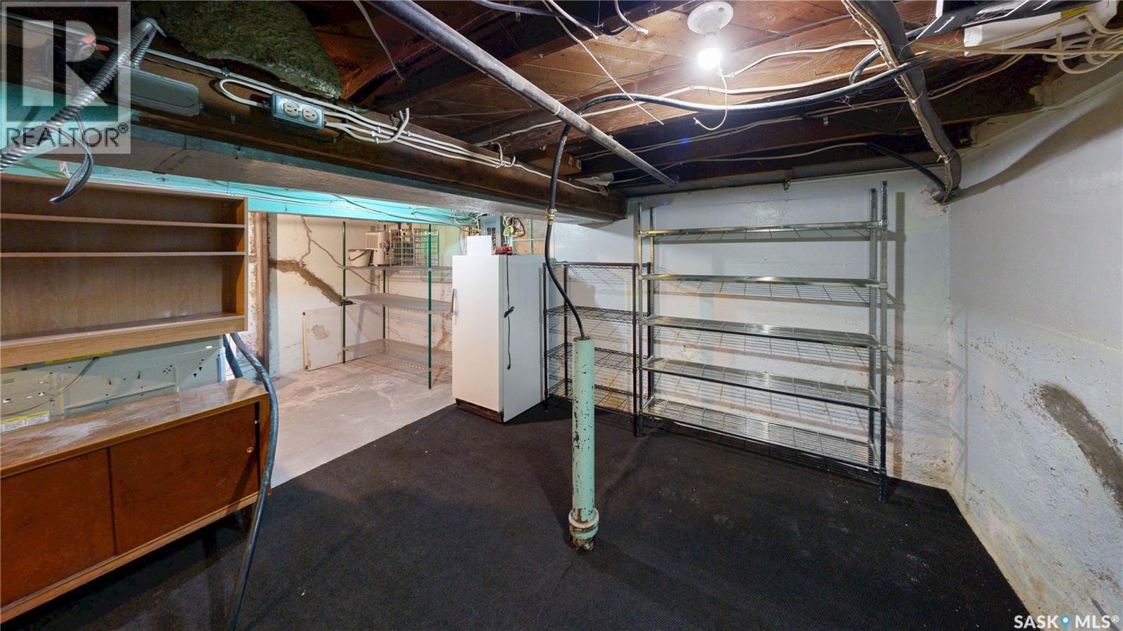 1517 Victoria Avenue, Regina, SK - Indoor Photo Showing Basement