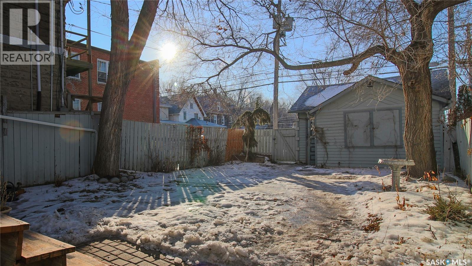 1517 Victoria Avenue, Regina, SK - Outdoor