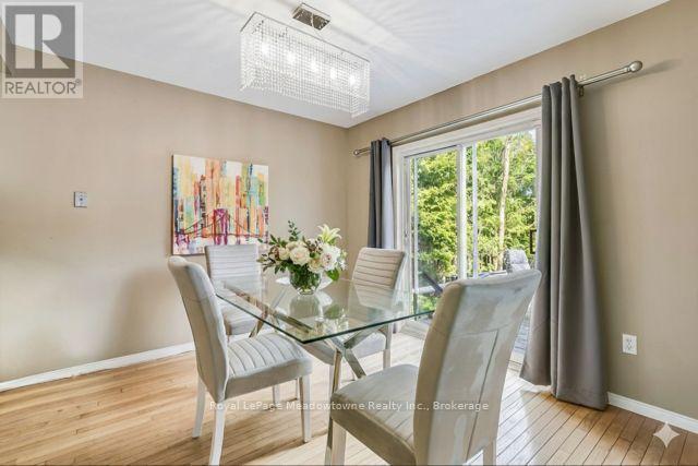 44 Corbett Street, Cambridge, ON - Indoor Photo Showing Dining Room