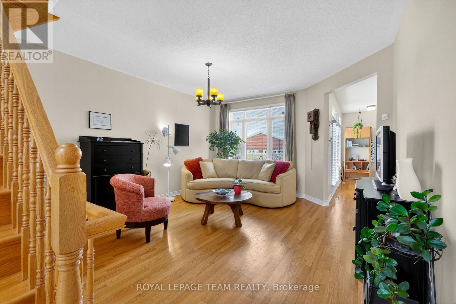 52 Great Oak Private, Ottawa, ON - Indoor Photo Showing Living Room