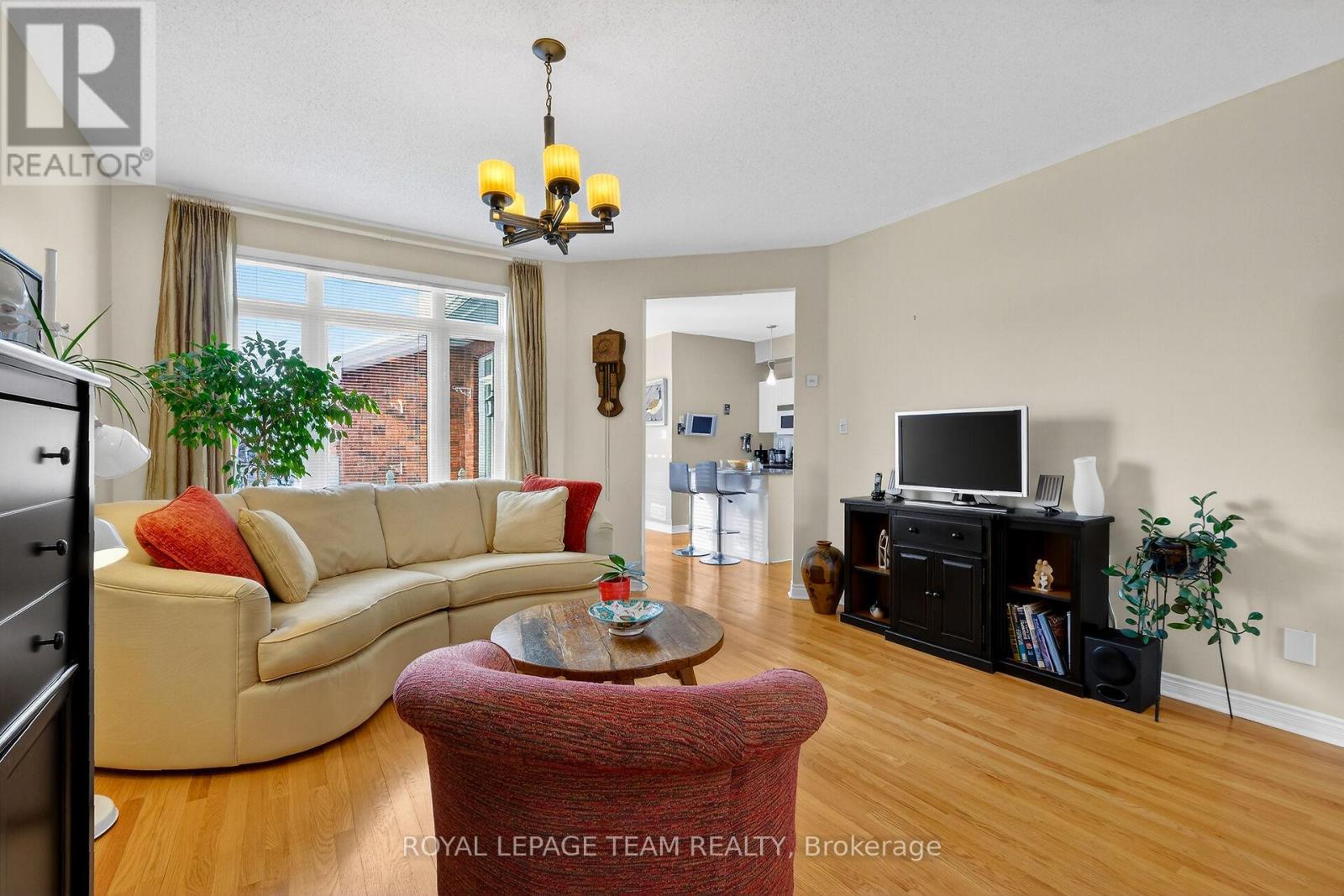 52 Great Oak Private, Ottawa, ON - Indoor Photo Showing Living Room