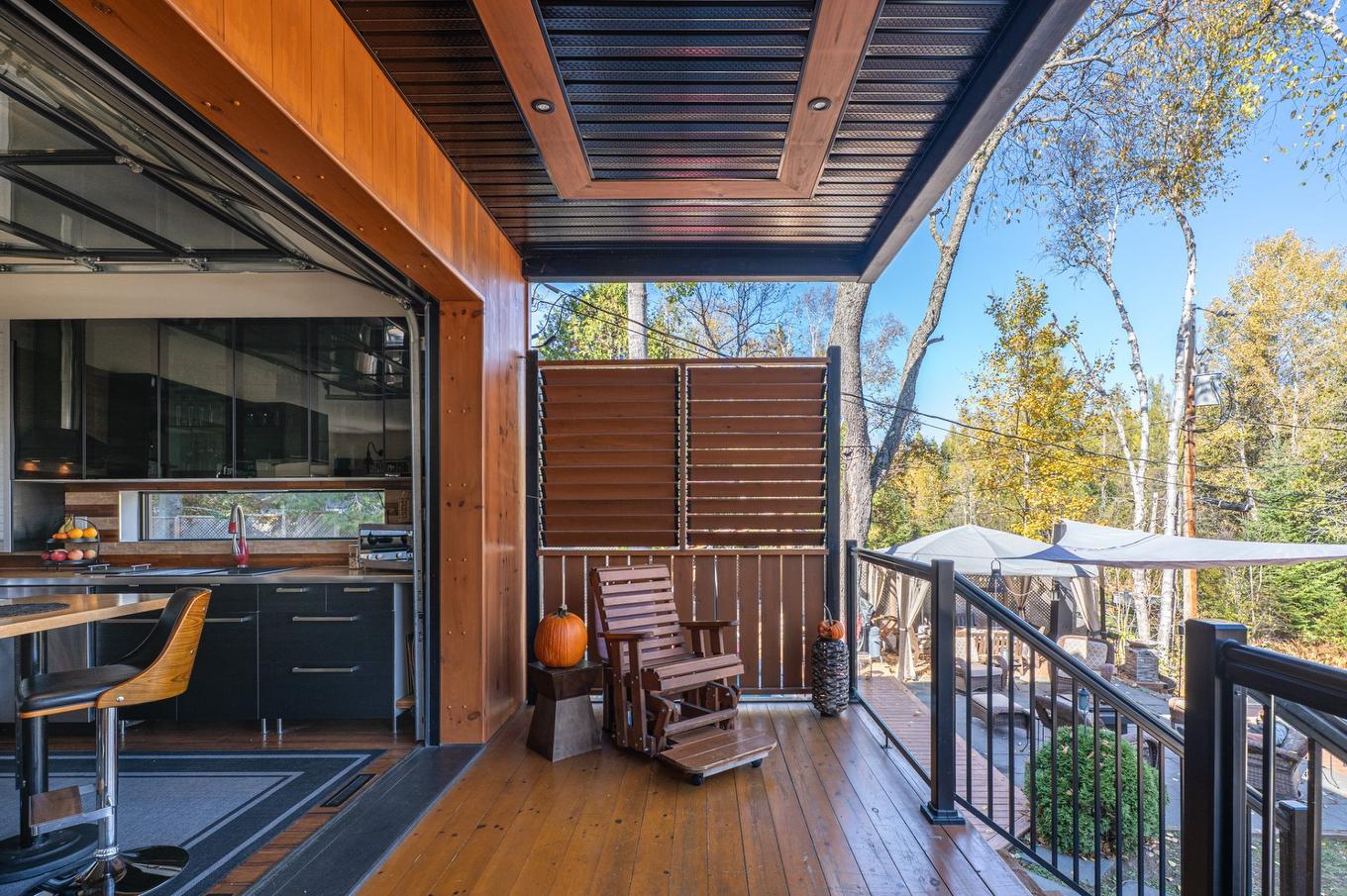 Terrasse - 1946 Ch. De Deauville, Sainte-Adèle, QC - Outdoor With Exterior