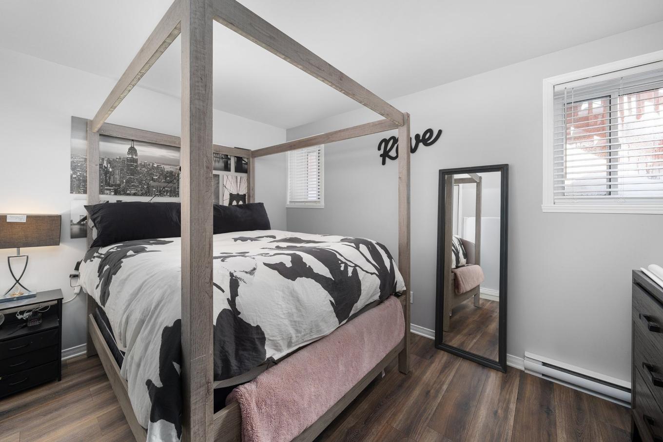 Chambre à coucher - 5900 Rue Charpentier, Brossard, QC - Indoor Photo Showing Bedroom